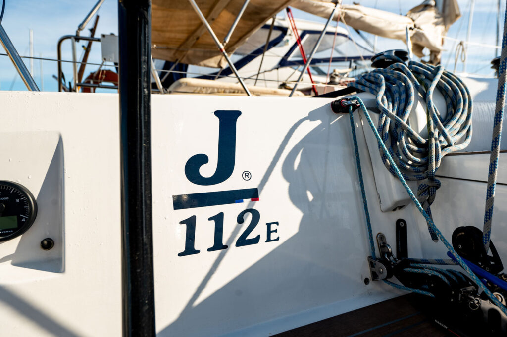 J112e - Be Free