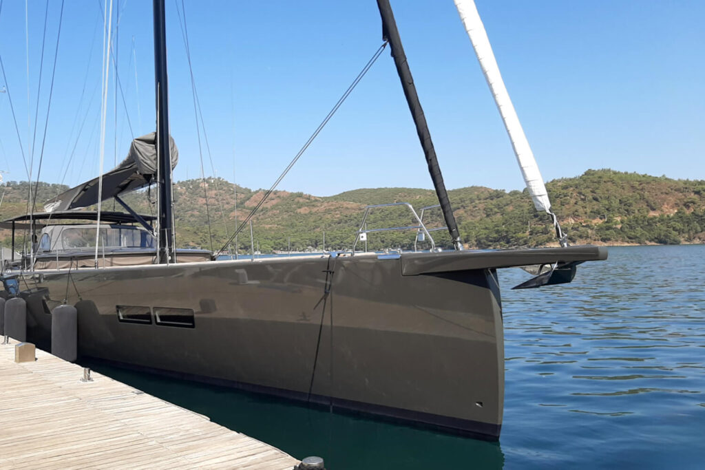 Y7 - YKnot - bow shot docked