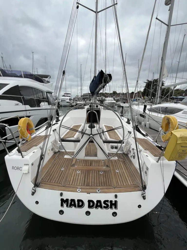 Elan 410 – Mad Dash