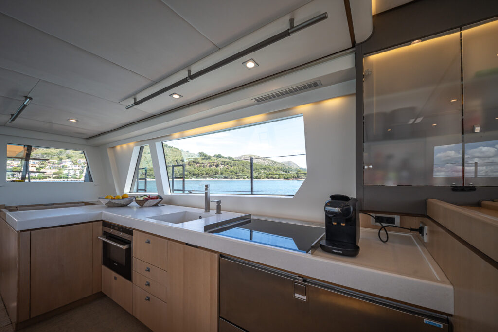 NED 70 Zee Draak interior 5